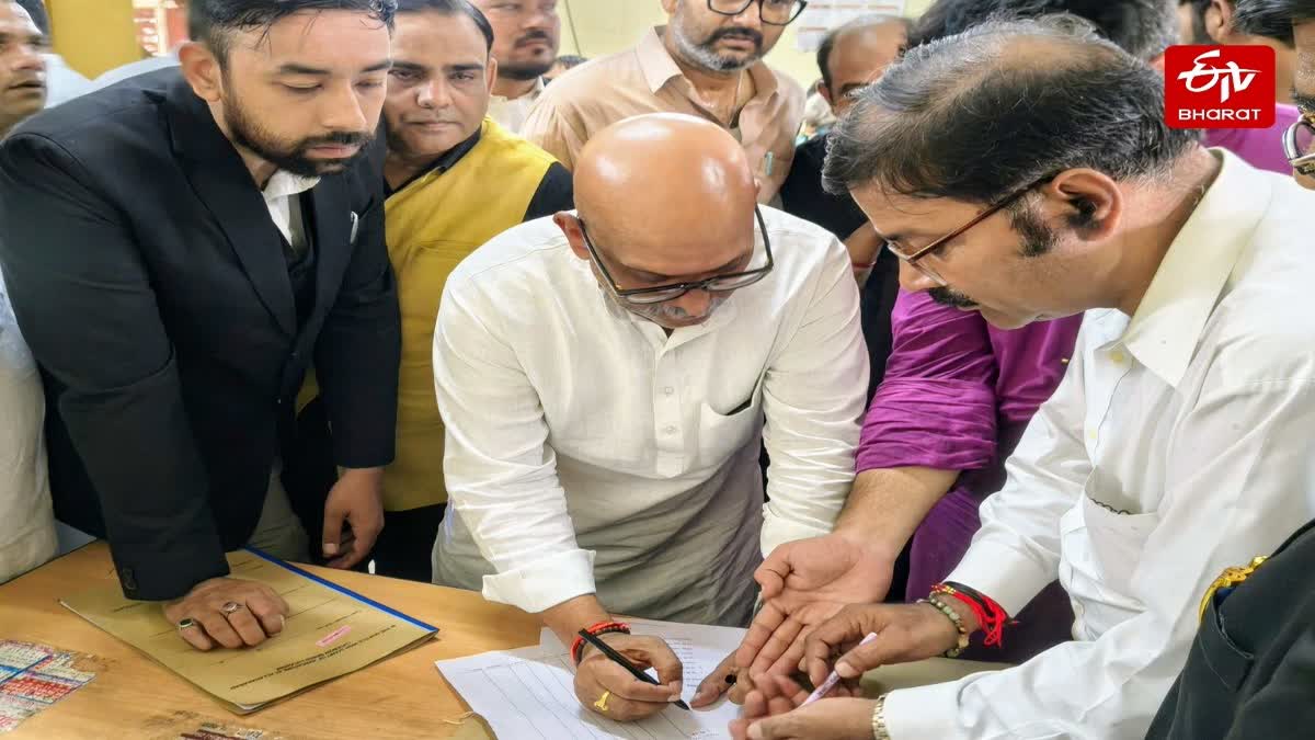 अजय राय ने सिविल कोर्ट में दाखिल किया परिवाद.
