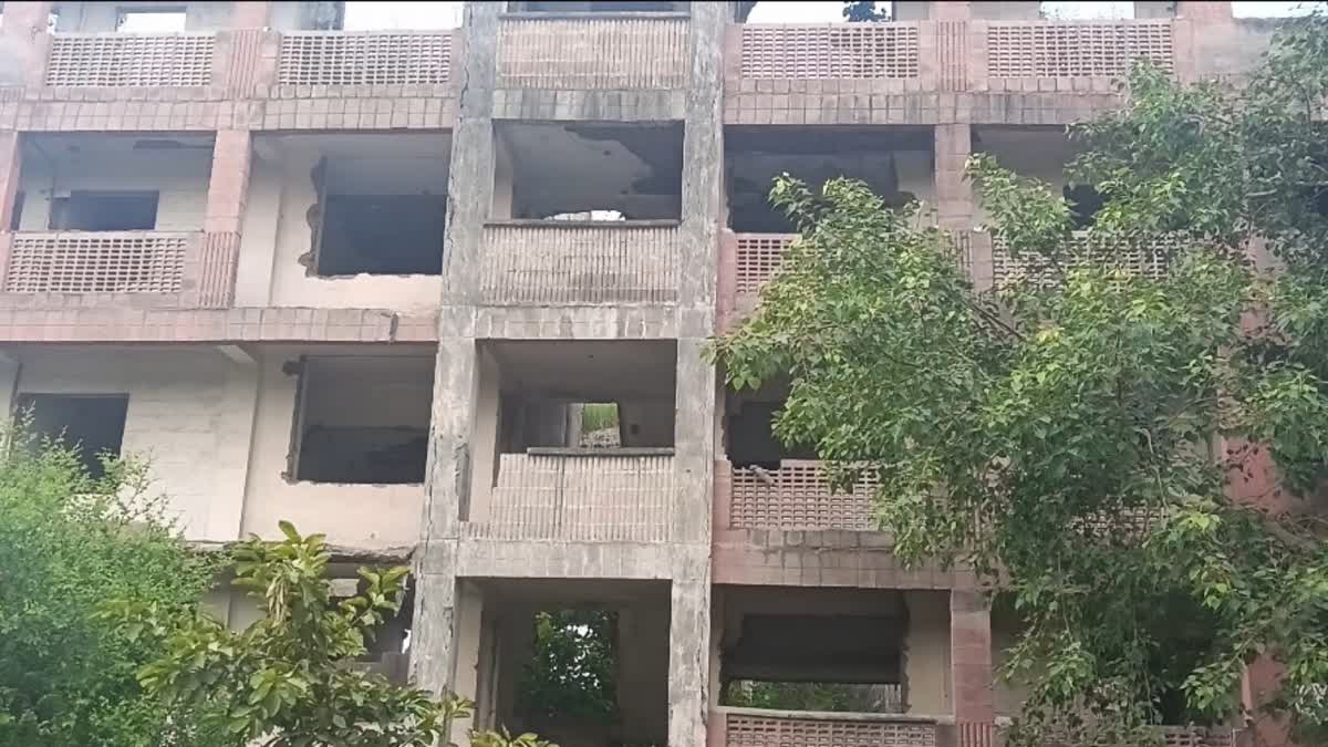 विजय विहार डीडीए फ्लैट की जर्जर हालात