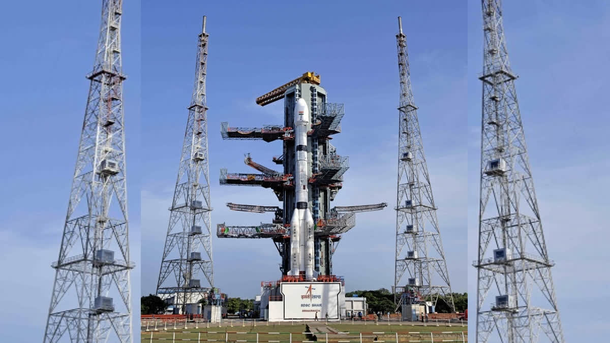 Free online registration is now open to watch the rocket launch with your own eyes from the Launch View Gallery.