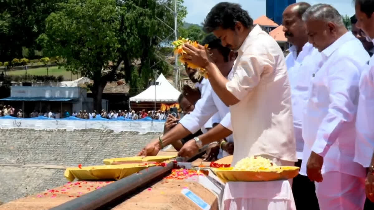 Tamil Nadu: Chief Minister Vijay Releases Mettur Dam Water For Cauvery Delta Irrigation, Makes Surprise Visit To The Farmer's home METTUR DAM WATER FOR IRRIGATION WATER RELEASED FOR DELTA IRRIGATION WATER TO BE RELEASED FOR 45 DAYS KARNATAKA KABINI KRS RESERVOIRS