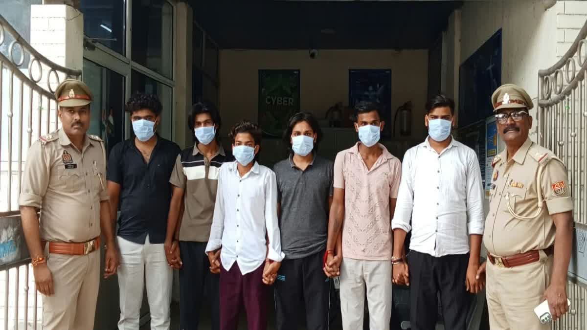 पुलिस गिरफ्त में साइबर अपराधी