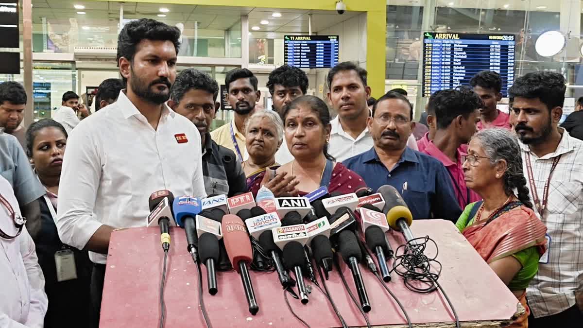 சென்னை திரும்பியவர்களை வரவேற்ற அமைச்சர் சரத்குமார்