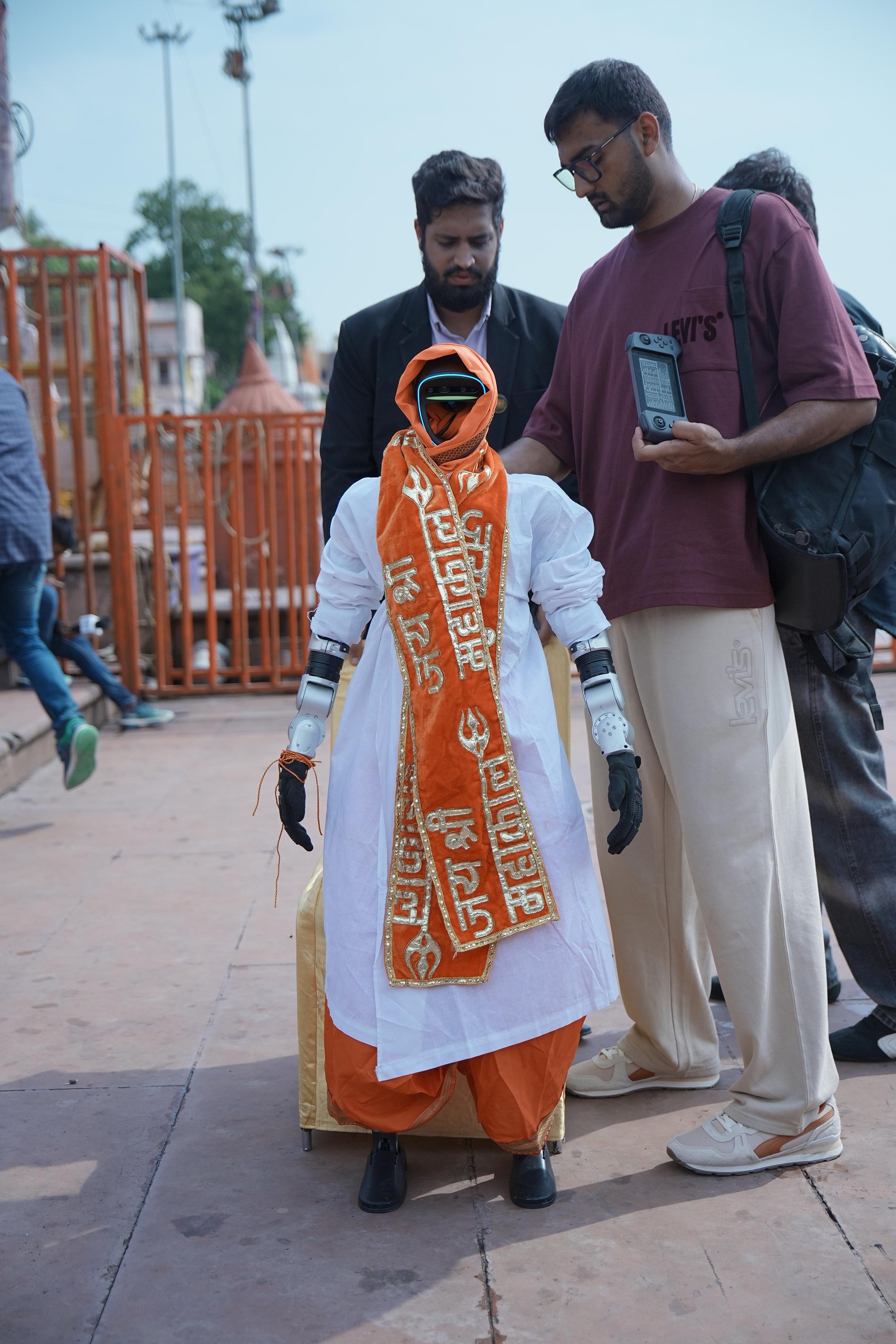 Humanoid Robot Joins Mahakal’s Procession in Ujjain, Showcasing a Blend of Faith and Technology
