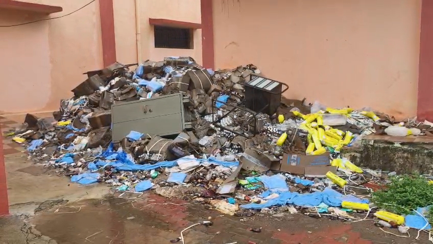 Medical waste is lying in the open.