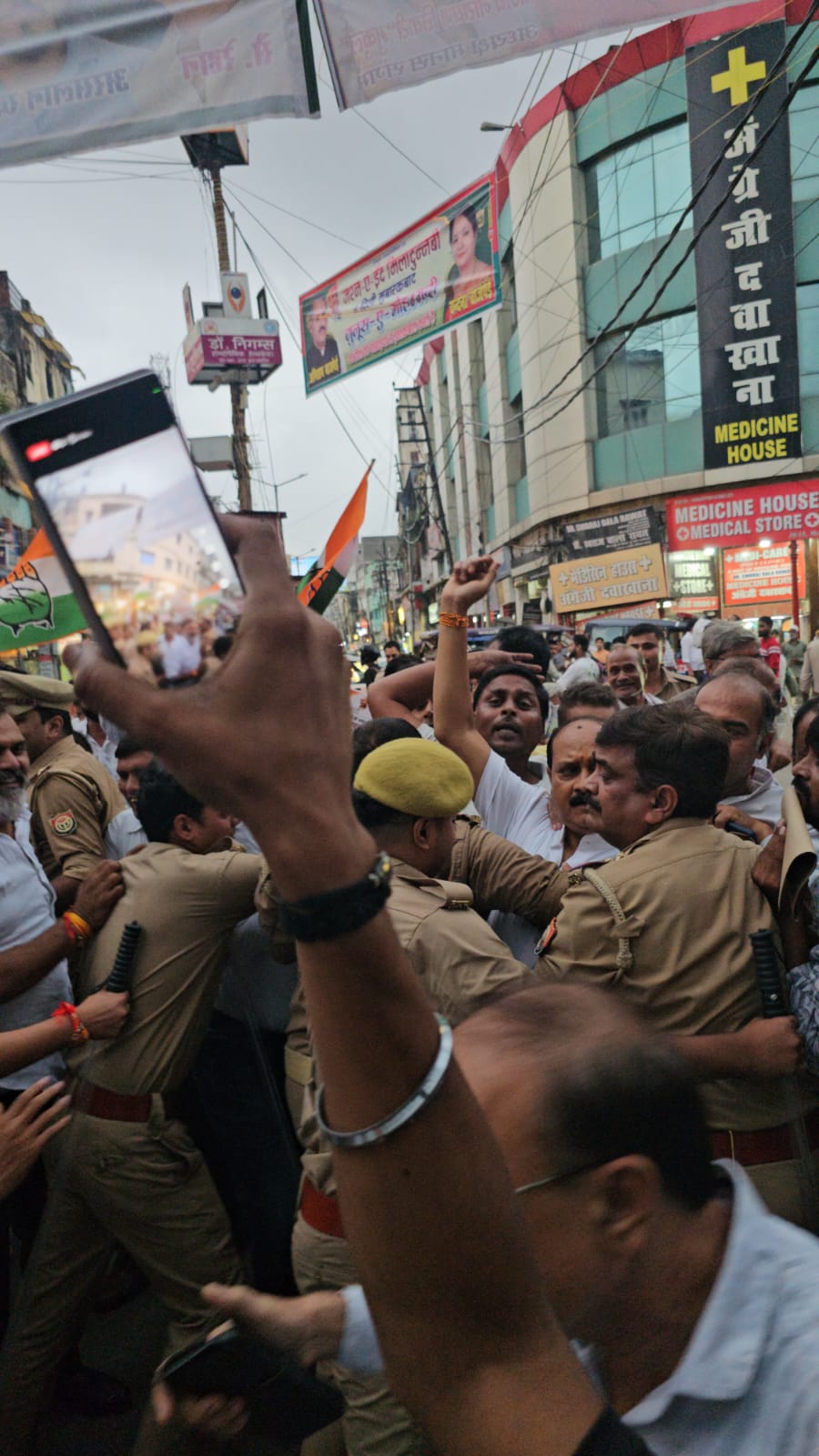 कानपुर में कांग्रेसियों का प्रदर्शन.