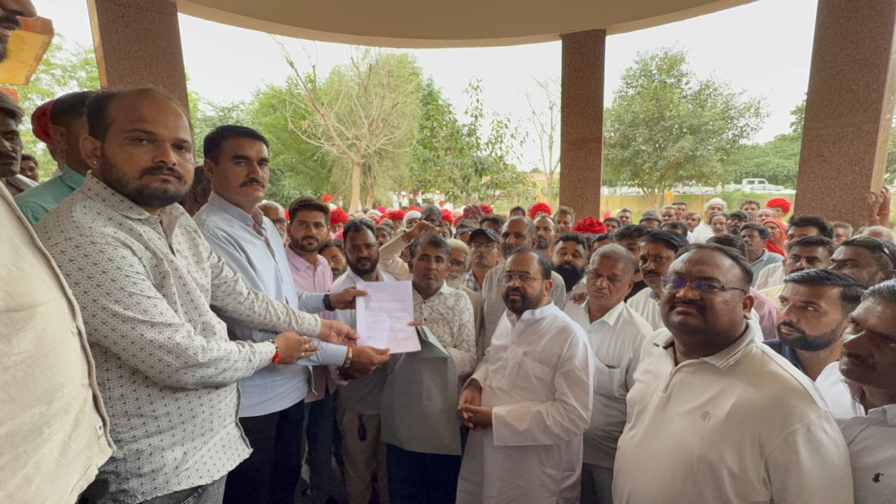 VILLAGERS PROTEST IN SIROHI