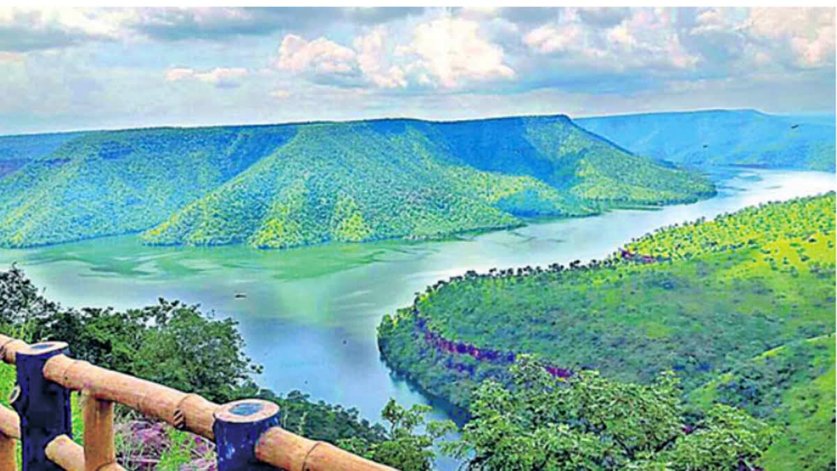 సెలవుల్లో టూర్ ప్లాన్ చేస్తున్నారా? - అయితే ఈ బెస్ట్ టూరిస్ట్ స్పాట్ ...