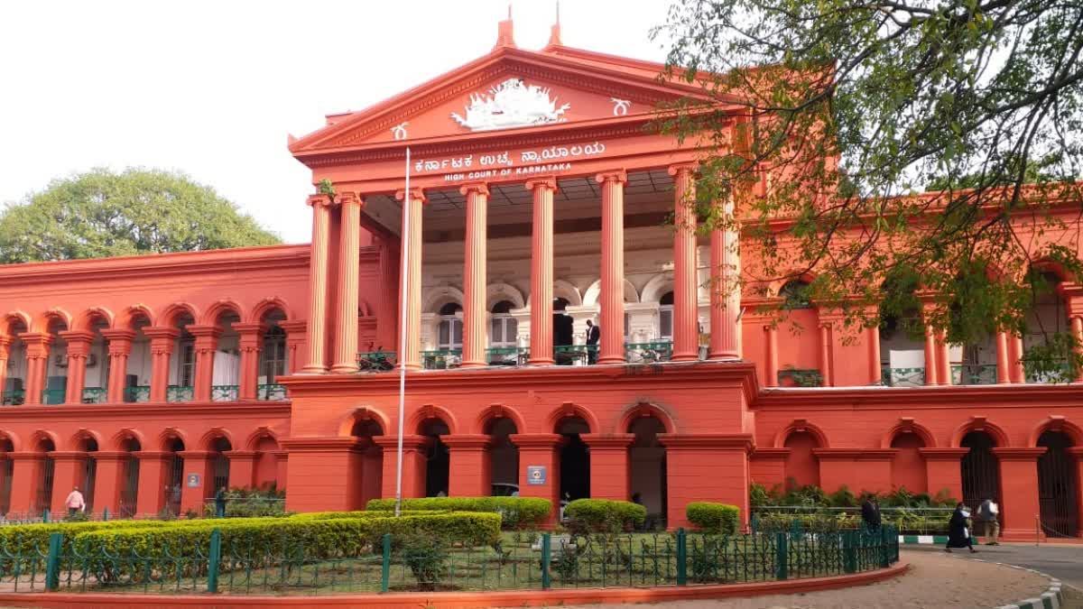 ಬೆಂಗಳೂರು :ಪ್ರಿಯಕರನೊಂದಿಗೆ ಸೇರಿ ಪತಿ ಕೊಲೆ; ಜೈಲು ಸೇರಿದ್ದ ಜೋಡಿಯ ಮದುವೆಗಾಗಿ ಒಂದು ದಿನದ ಮಟ್ಟಿಗೆ ಪೆರೋಲ್​ ನೀಡಿದ ಹೈಕೋರ್ಟ್​.