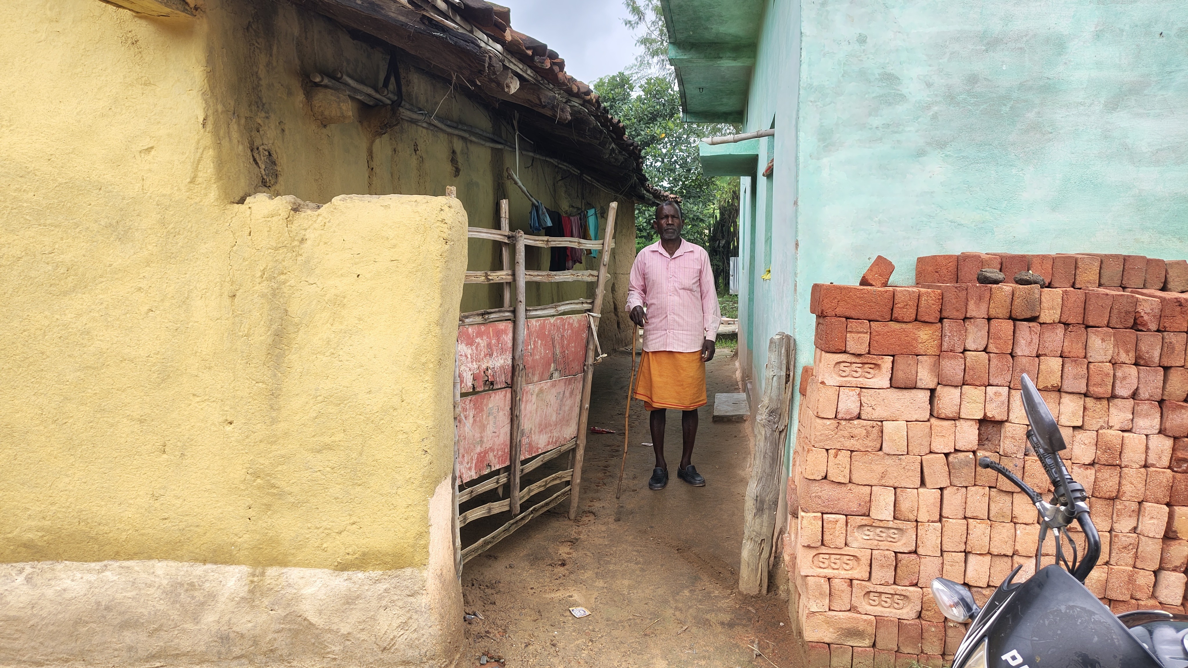 Munna Baiga of Aintazhar village