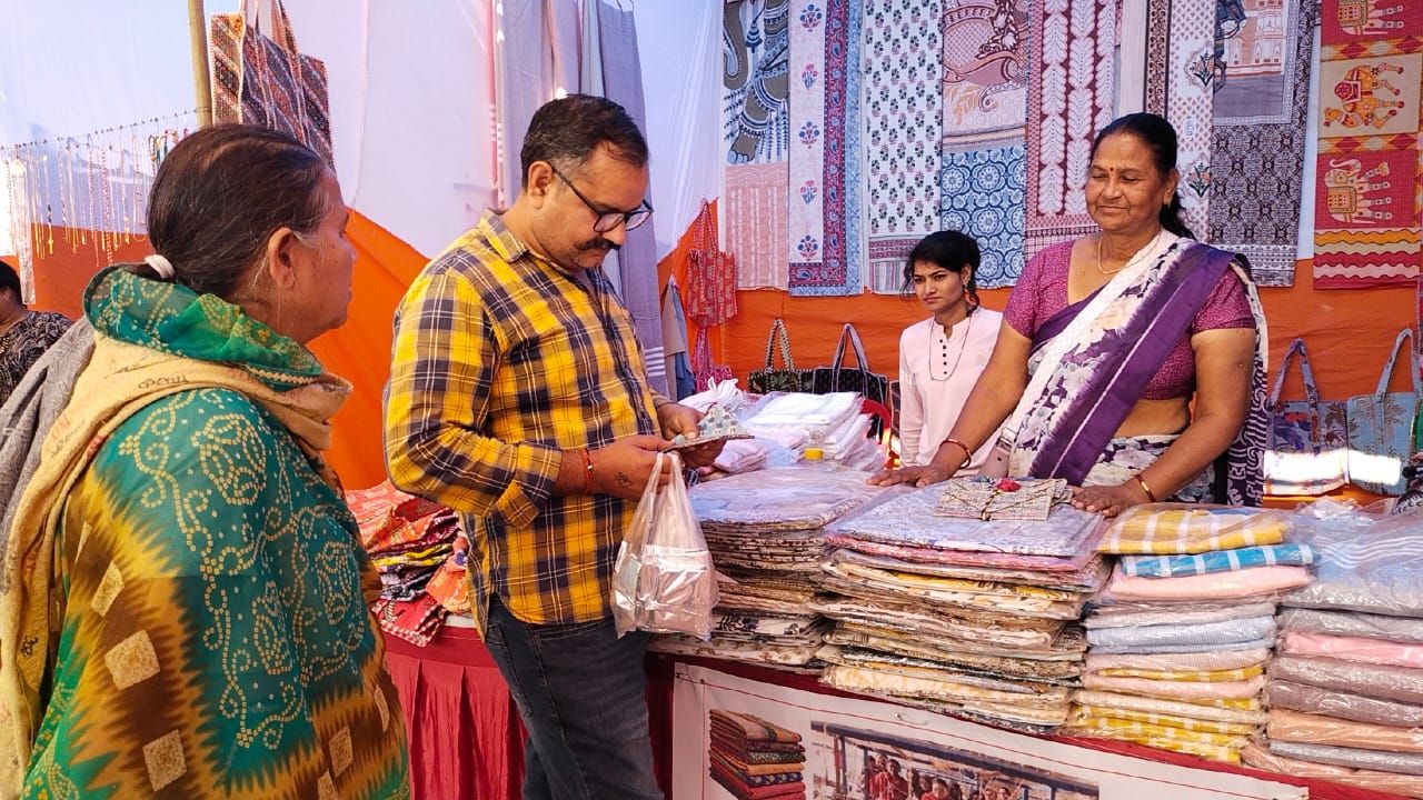 Rajasthan Woman Turns Old Newspapers Into Laptop Bags, Earns Lakhs And Creates Rural Jobs