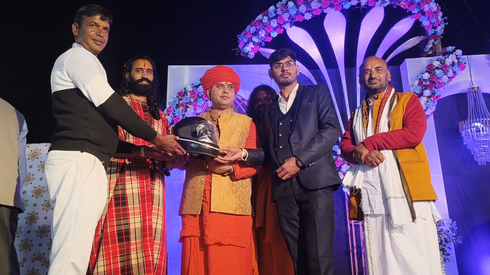 HELMET GIFT IN WEDDING