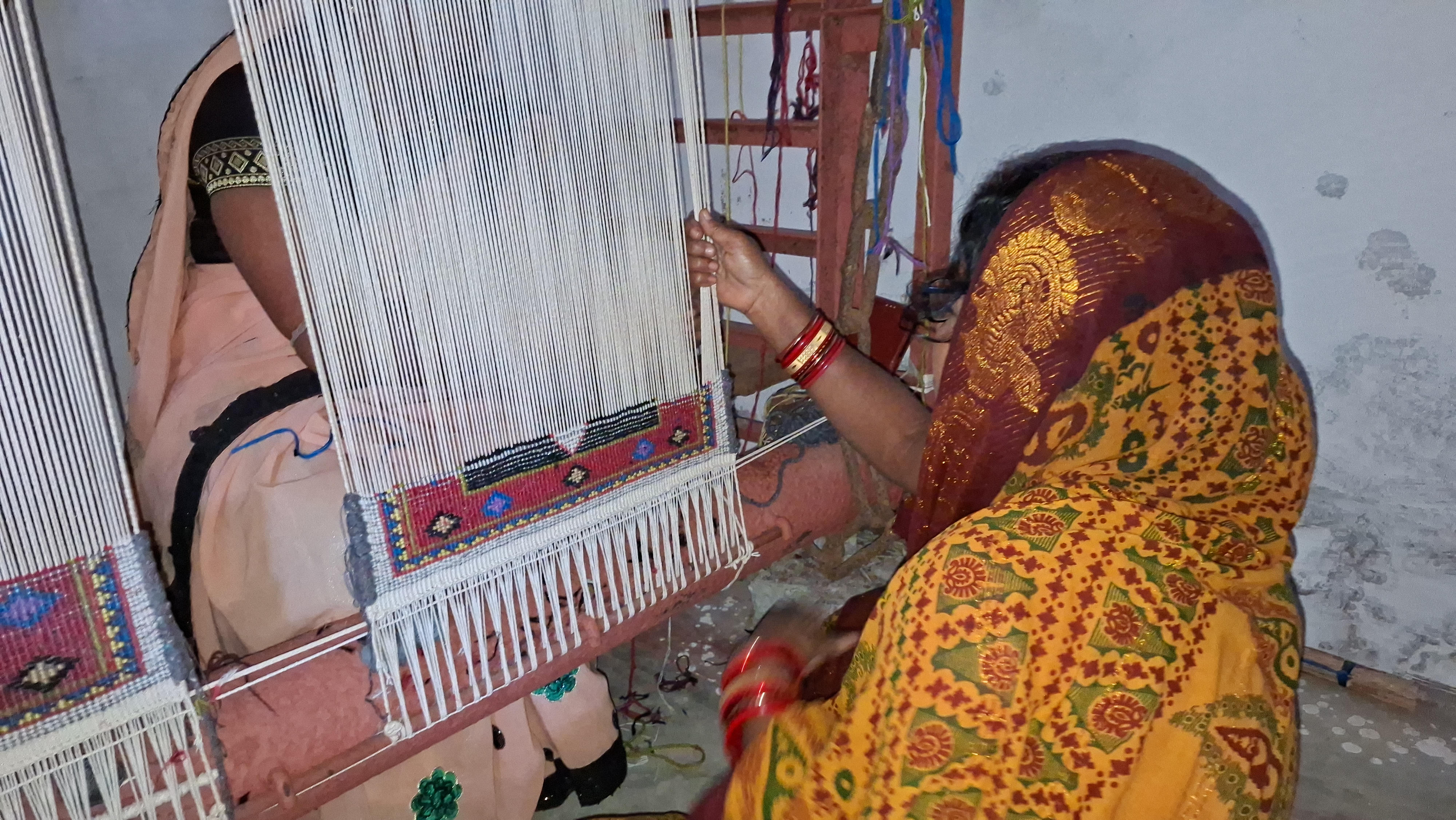 Kendrapara’s Women Weavers Left Waiting As Banks Deny Loans For Woolen Carpet Craft