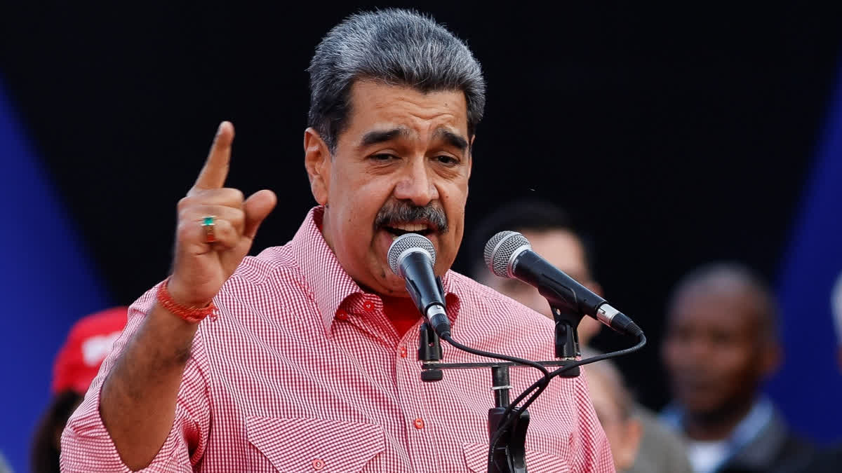 ૧૫ નવેમ્બર, ૨૦૨૫ના રોજ કારાકાસમાં બોલિવેરિયન સમિતિઓના શપથ ગ્રહણ સમારોહ દરમિયાન વેનેઝુએલાના રાષ્ટ્રપતિ નિકોલસ માદુરો ભાષણ આપી રહ્યા છે.