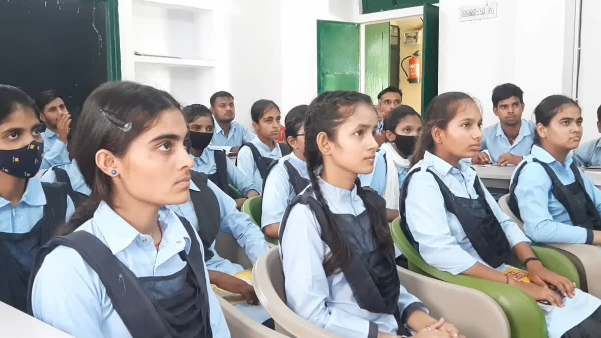 debate about 'No Bag Day' in schools