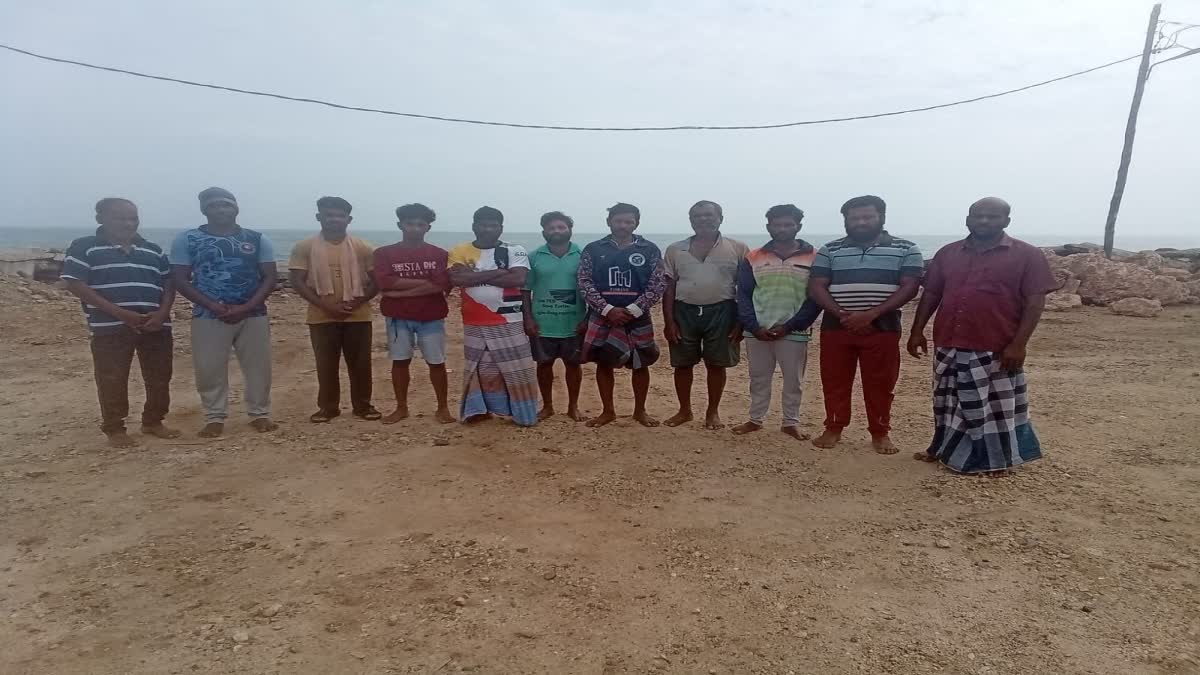 எல்லை தாண்டி மீன் பிடித்ததாக கைது செய்யப்பட்ட காரைக்கால் மீனவர்கள் 11 பேருக்கு ஜனவரி 7 வரை சிறை