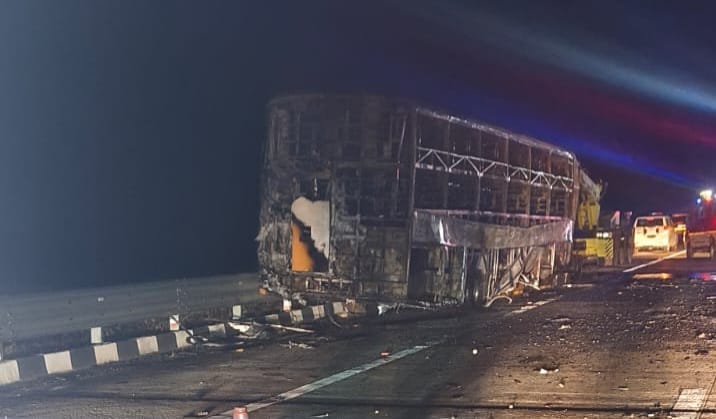 Passenger Bus Catches Fire After Collision With A Truck In Maharashtra ...