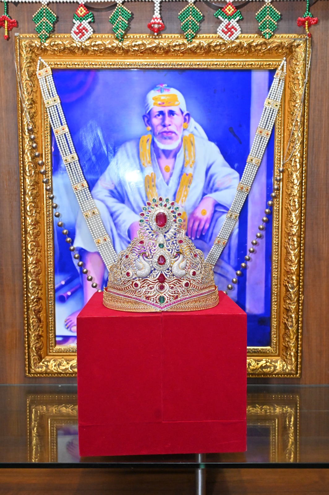 Pradeep Mohanty and his wife offer Rs 80-Lakh Crown To Sai Baba In Shirdi