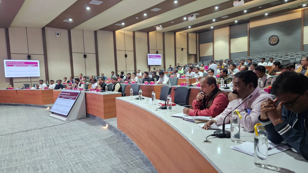 ବିଏମସି ମେୟର, କମିଶନରଙ୍କ ସମେତ କମିଶନରେଟ ପୋଲିସ, ଅଗ୍ନିଶମ ବିଭାଗ, ବିଦ୍ୟୁତ ଓ ପାଣି ବିଭାଗର ଅଧିକାରୀ, ଷ୍ଟାଣ୍ଡିଂ କମିଟି ସଦସ୍ୟ, ସ୍ଥାନୀୟ ୬ କର୍ପୋରେଟର, ଯାତ୍ରା କମିଟି ସଦସ୍ୟ ଓ ବୁଦ୍ଧିଜୀବୀମାନେ ମଧ୍ୟ ଉପସ୍ଥିତ ରହିଥିଲେ ।