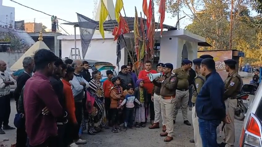 MP LIQUOR BOTTLES THROW TRAIN