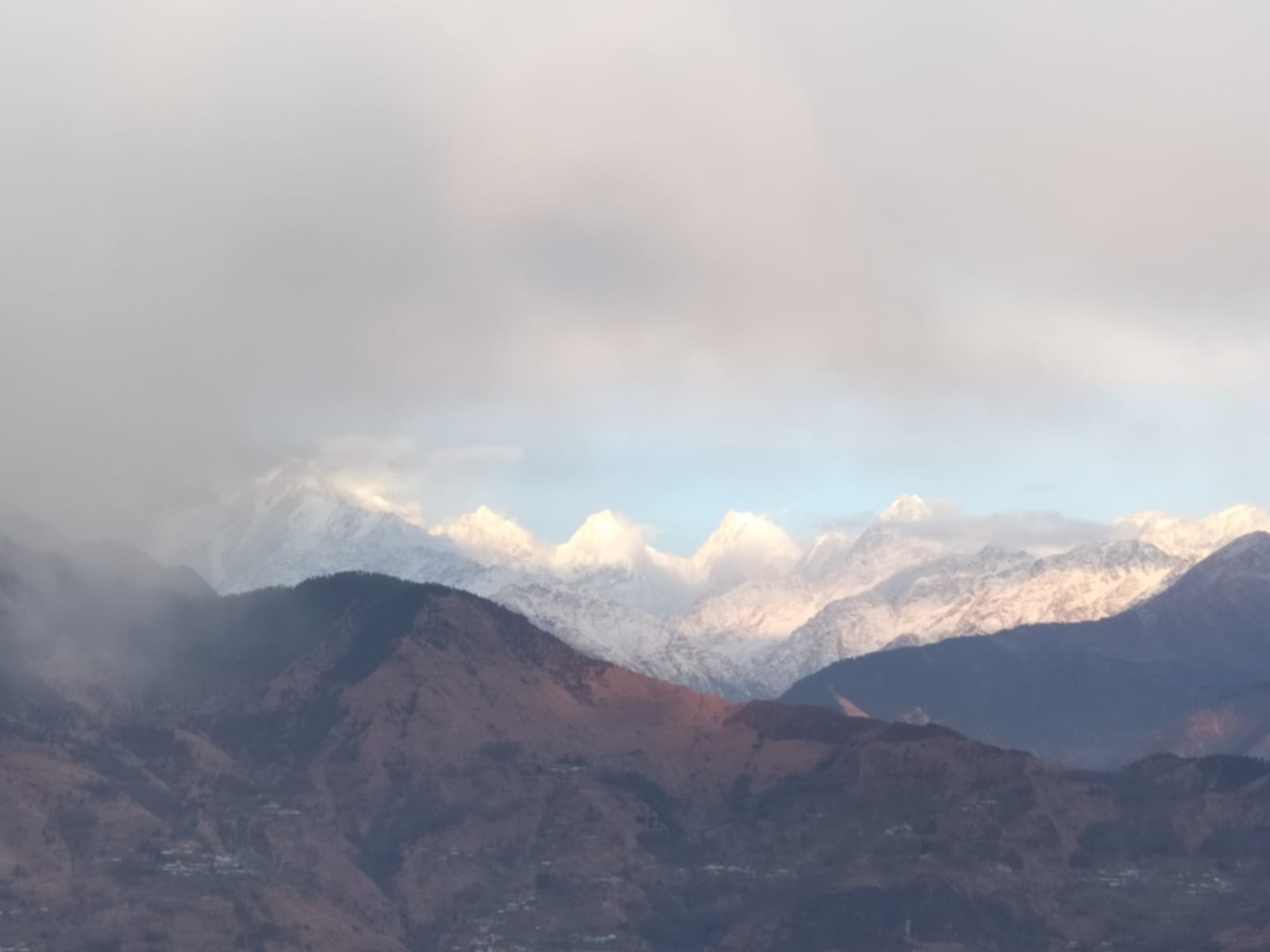 Snowfall in Munsiyari