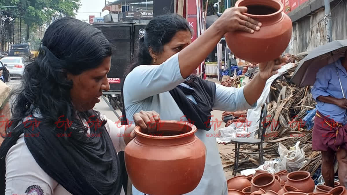 ആറ്റുകാൽ ദേവി ക്ഷേത്ര ഉത്സവം തിരുവനന്തപുരം ആറ്റുകാൽ പൊങ്കാല ലക്ഷക്കണക്കിന് ഭക്തർ പൊങ്കാലയ്ക്ക് ഗിന്നസ് ബുക്കിൽ ഇടംനേടിയ പൊങ്കാല