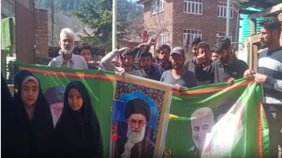 پنر ترال میں امریکہ اور اسرائیل کے خلاف احتجاج