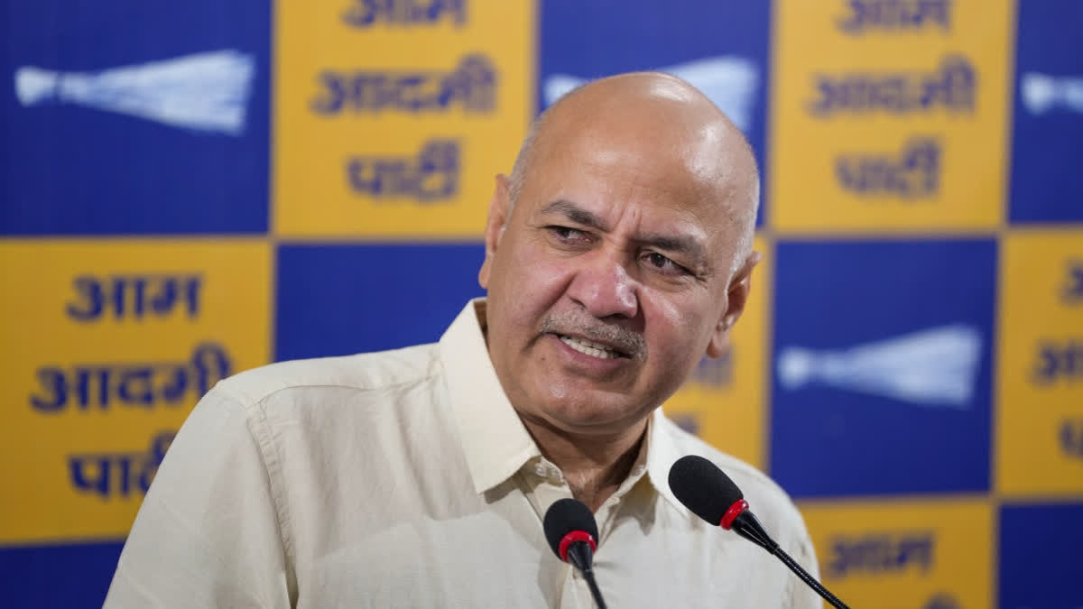 ആം ആദ്‌മി പാർട്ടി  അരവിന്ദ് കെജ്‌രിവാൾ  പ്രധാനമന്ത്രി നരേന്ദ്ര മോദി  മുൻ ഉപമുഖ്യമന്ത്രി മനീഷ് സിസോദിയ