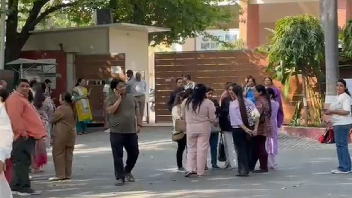 स्कूल को बम से उड़ाने की धमकी