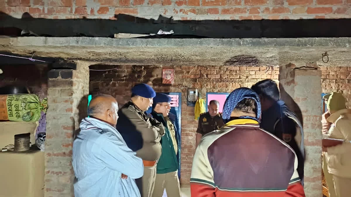 Man Kills Parents, Sister, Grandmother Over Land Money Dispute In Bahraich A late-night argument over land sale money turned deadly in Bahraich as a son hacked four family members to death. The injured accused was detained.