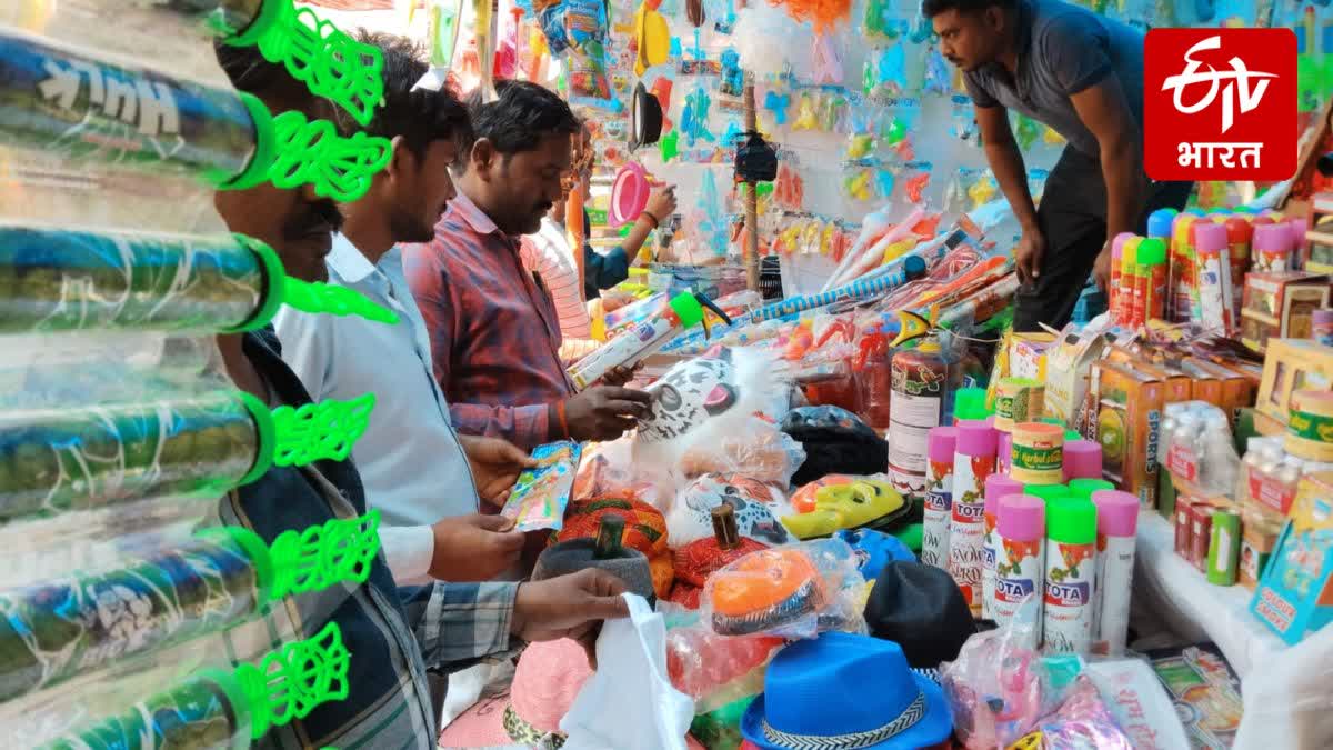 रायबरेली के बाजारों में होली का उल्लास