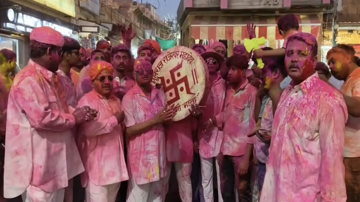 Youth of Hazuri community during the procession of Hazuri community