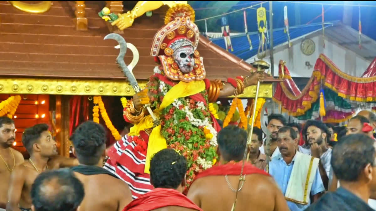 പുള്ളിക്കാളി വെള്ളാട്ട്  കരുവാരക്കൽ പുള്ളിക്കാളി വെള്ളാട്ട്  കരുവാരക്കൽ പുള്ളിക്കാളിക്കാവ്  വെള്ളാട്ട്