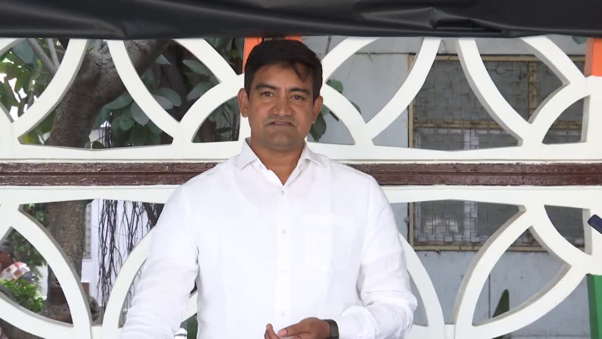 Minister Kondapalli Srinivas About Gulf Victims