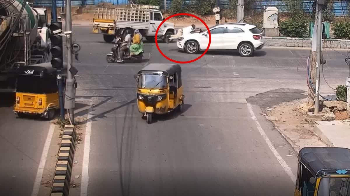 Youth drags constable on car bonnet for a kilometre