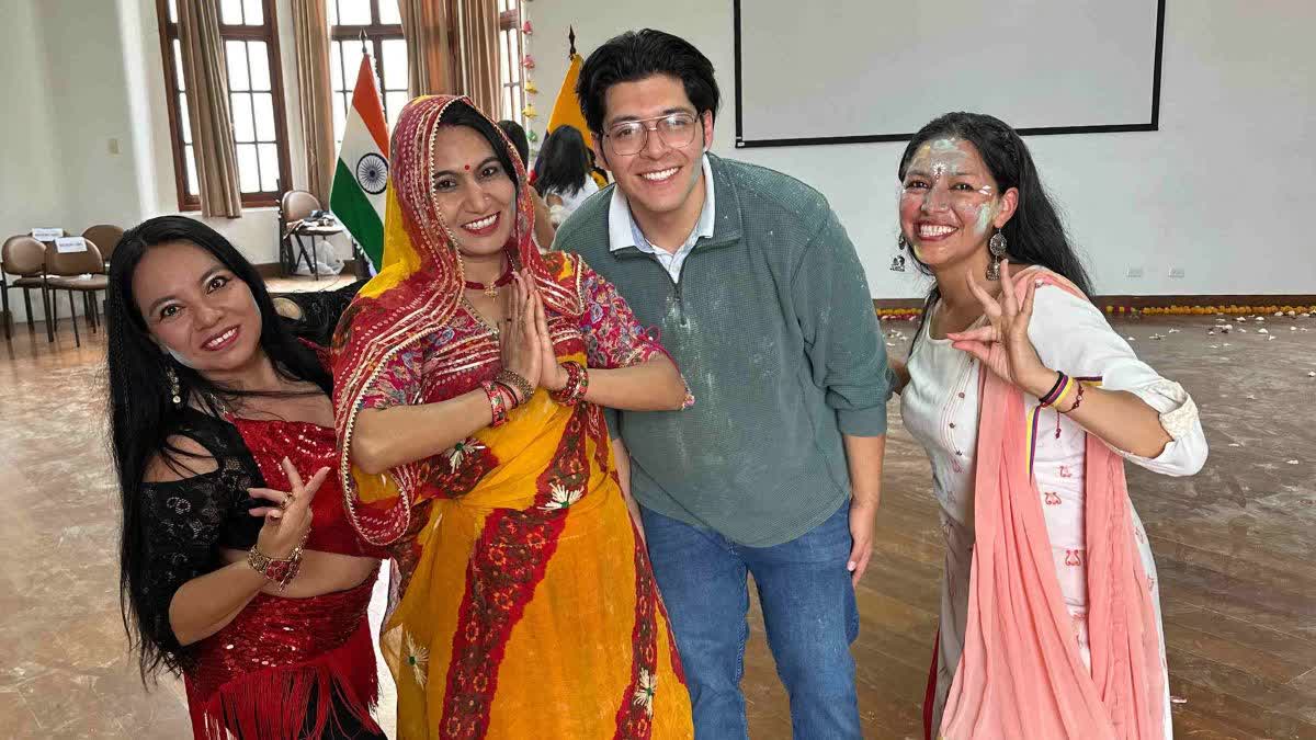 धोली मीणा ने खोली होली