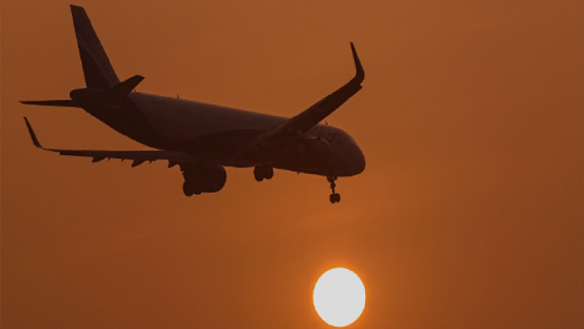 Airlines Suspend Flights To Middle East; Over 80 International Flights Cancelled At Delhi Airport Airlines Suspend Flights To Middle East; Over 80 International Flights Cancelled At Delhi Airport