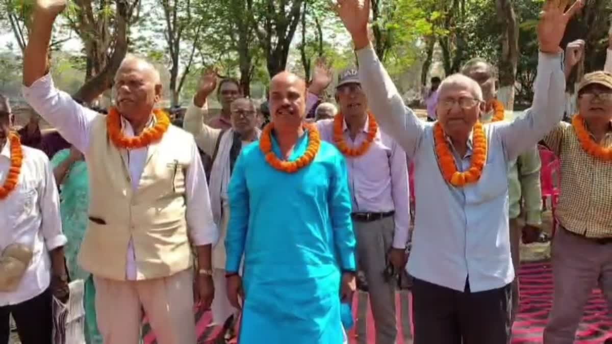 Retired BSL employees go on hunger strike in Bokaro