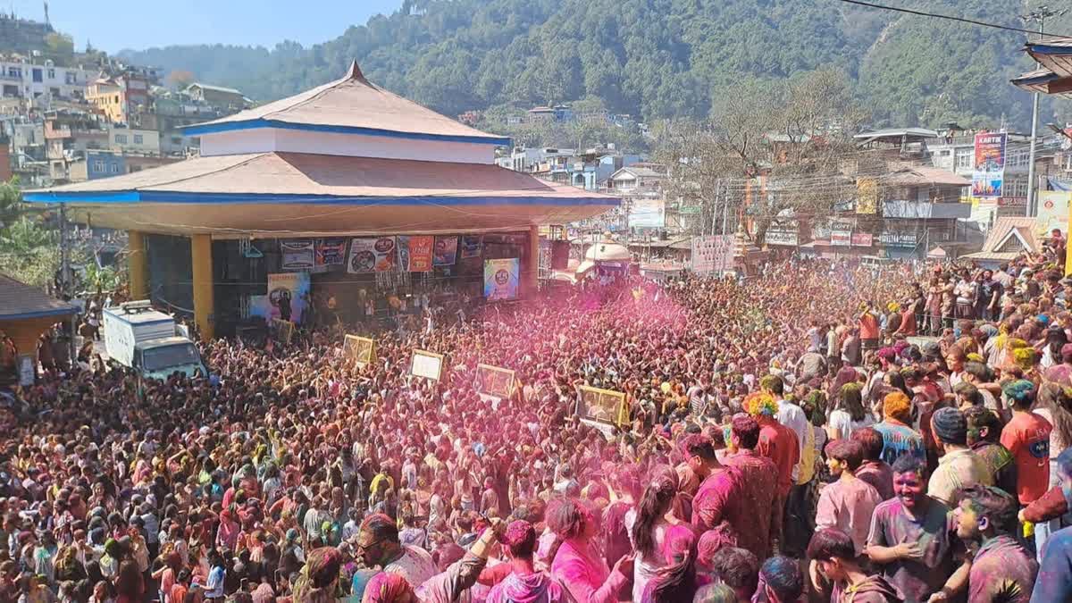 छोटी काशी में हर्षोल्लास से मनाया गया होली