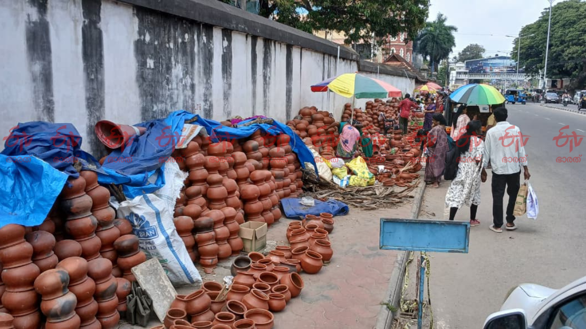 ആറ്റുകാൽ ദേവി ക്ഷേത്ര ഉത്സവം തിരുവനന്തപുരം ആറ്റുകാൽ പൊങ്കാല ലക്ഷക്കണക്കിന് ഭക്തർ പൊങ്കാലയ്ക്ക് ഗിന്നസ് ബുക്കിൽ ഇടംനേടിയ പൊങ്കാല