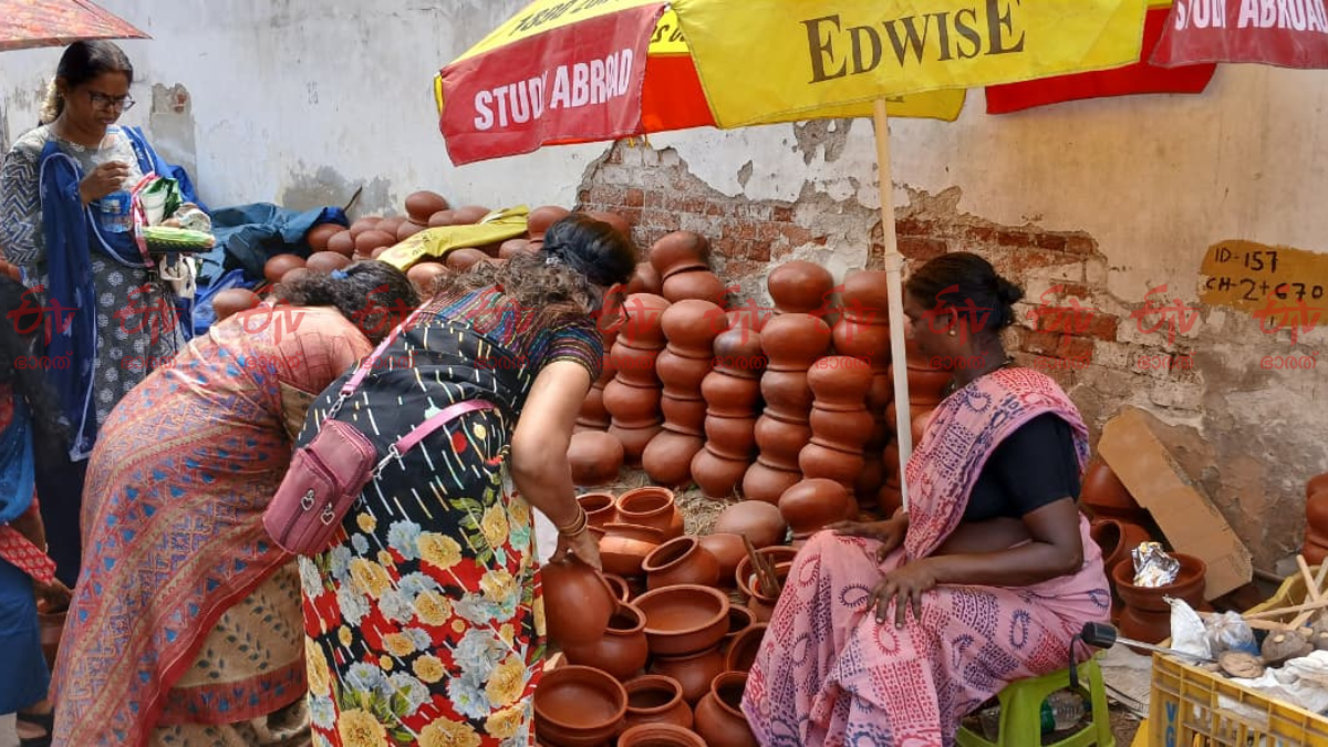 ആറ്റുകാൽ ദേവി ക്ഷേത്ര ഉത്സവം തിരുവനന്തപുരം ആറ്റുകാൽ പൊങ്കാല ലക്ഷക്കണക്കിന് ഭക്തർ പൊങ്കാലയ്ക്ക് ഗിന്നസ് ബുക്കിൽ ഇടംനേടിയ പൊങ്കാല
