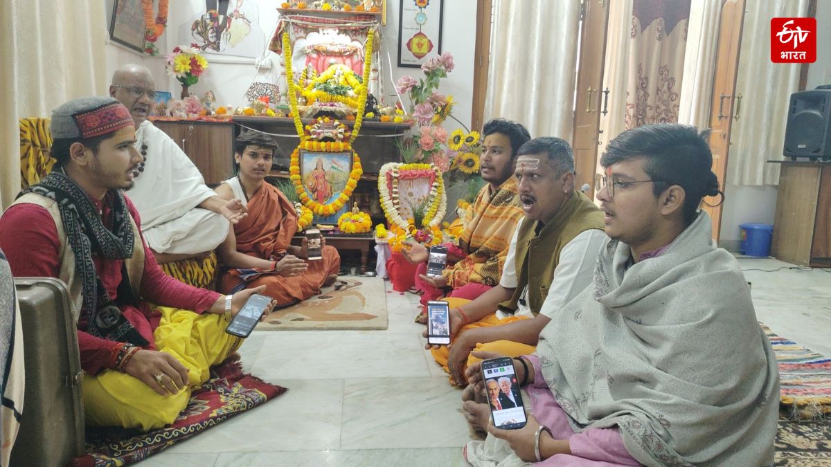 काशी में शांति पाठ.