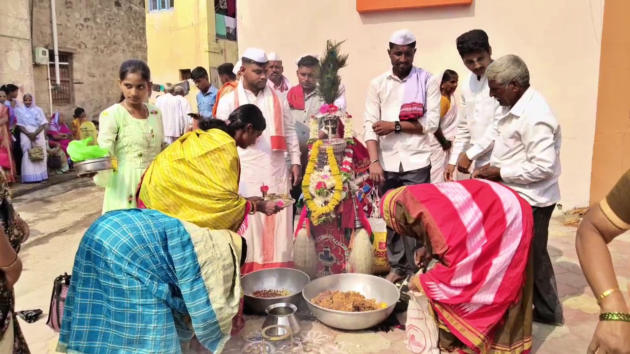 nandi-showing-the-way-to-the-darshan-of-sri-shaila-mallikarjuna