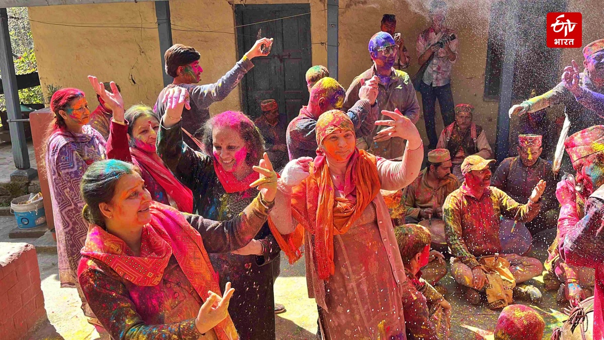 Holi celebrated in Kullu
