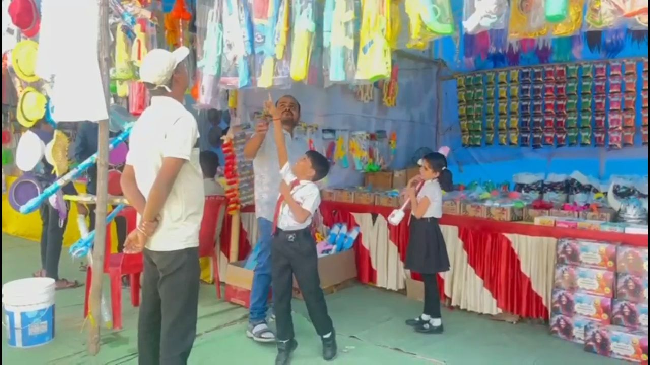 TANK AND GUN THEMED PICHKARI