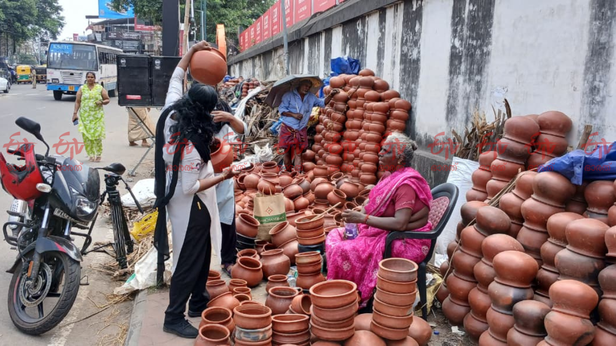ആറ്റുകാൽ ദേവി ക്ഷേത്ര ഉത്സവം തിരുവനന്തപുരം ആറ്റുകാൽ പൊങ്കാല ലക്ഷക്കണക്കിന് ഭക്തർ പൊങ്കാലയ്ക്ക് ഗിന്നസ് ബുക്കിൽ ഇടംനേടിയ പൊങ്കാല