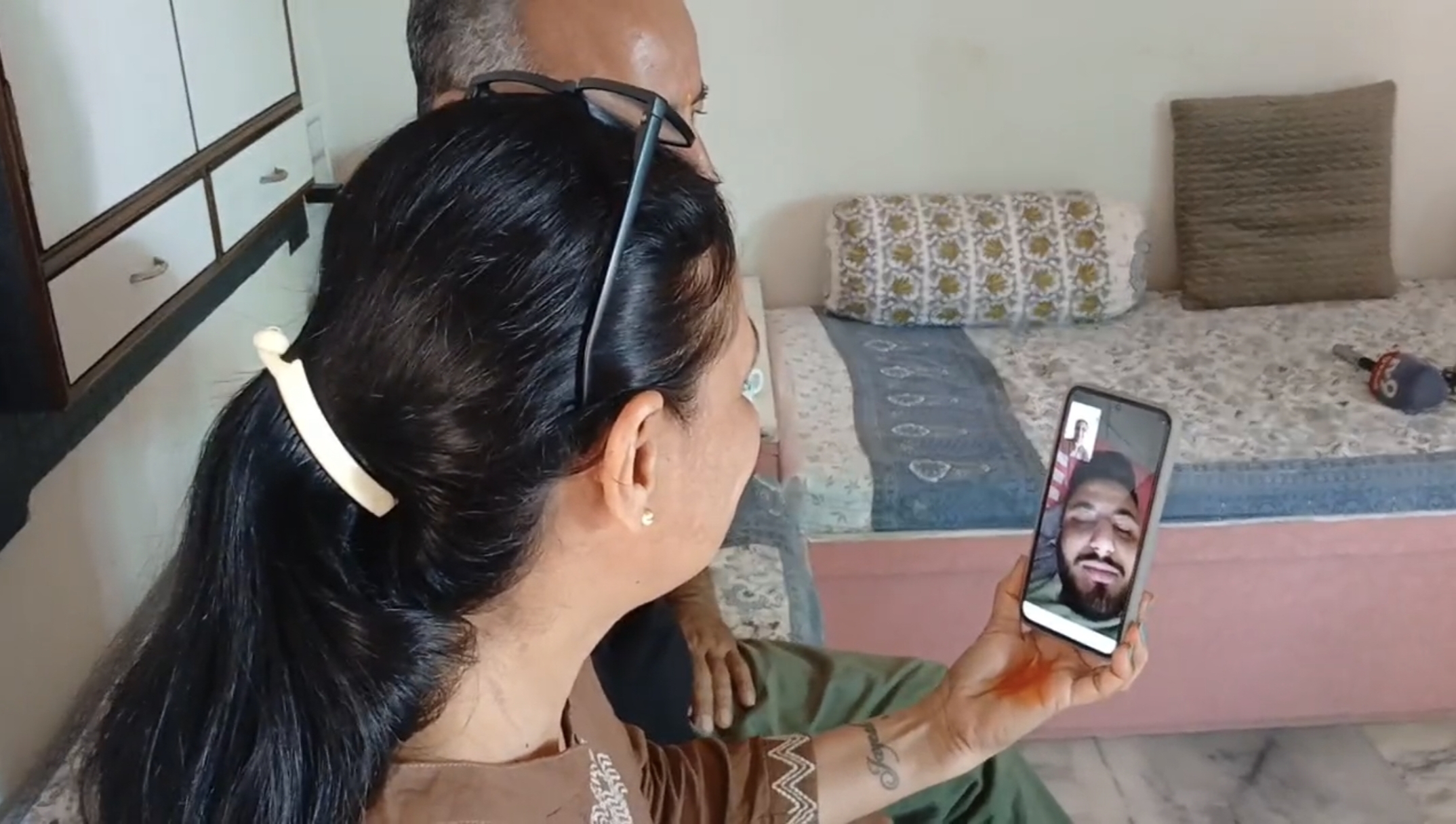 પાલનપુરના 20થી વધુ યુવકો દુબઈમાં, માતાપિતાની ચિંતામાં; યુવકોએ વીડિયો કોલથી જણાવ્યું 'હાલમાં તેઓ સુરક્ષિત'