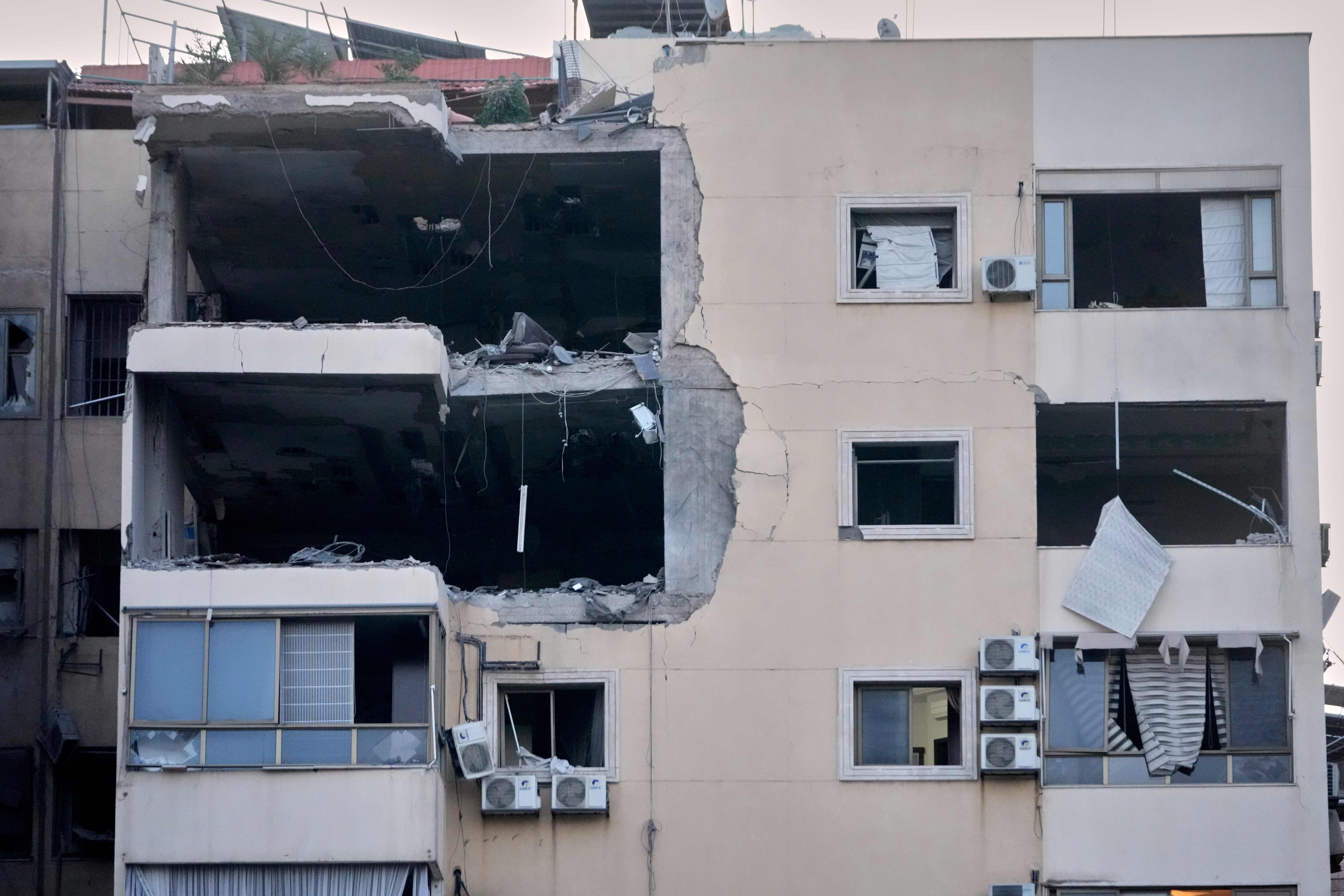 Several killed in Israeli strikes on Lebanon in response to Hezbollah rocket fire Urdu News