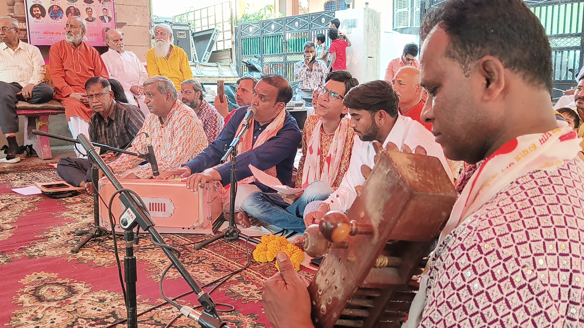 शास्त्रीय सुरों साथ नाटक का मंचन