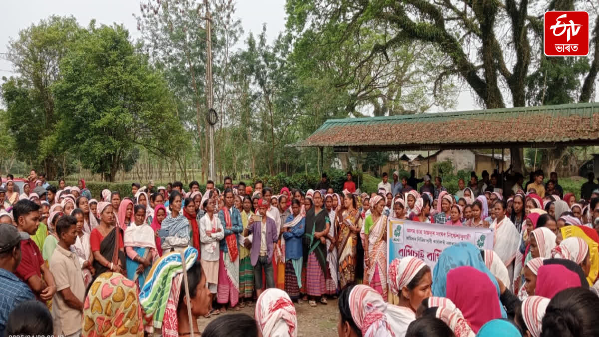 Tea workers protest demanding solution to various issues at Moran