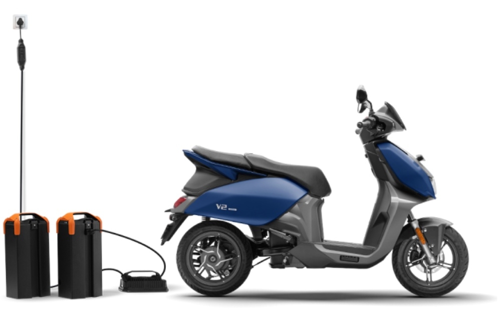 bajaj-chetak-closes-march-2025-as-bestselling-electric-scooter-ola-gets-first-position-in-fy2025